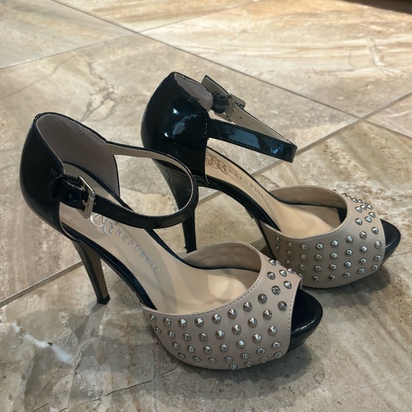 Rock & Republic Black and Cream Peep-Toe Heels - Picture 1 of 10